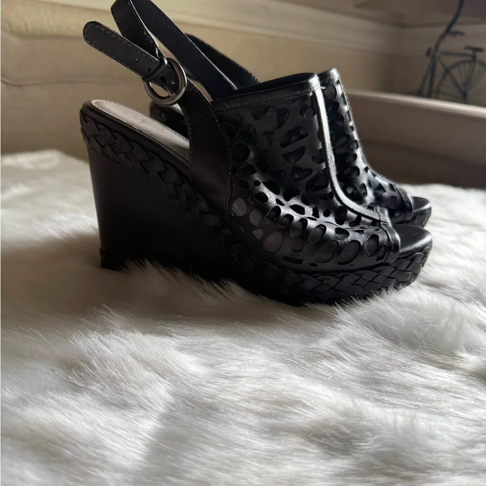 B. Makowsky Chic Black Cutout Animal Print Wedge Sandals NWOB